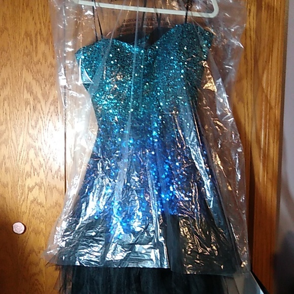 Deb brand special occasion dress, Size 24 - Picture 10 of 12